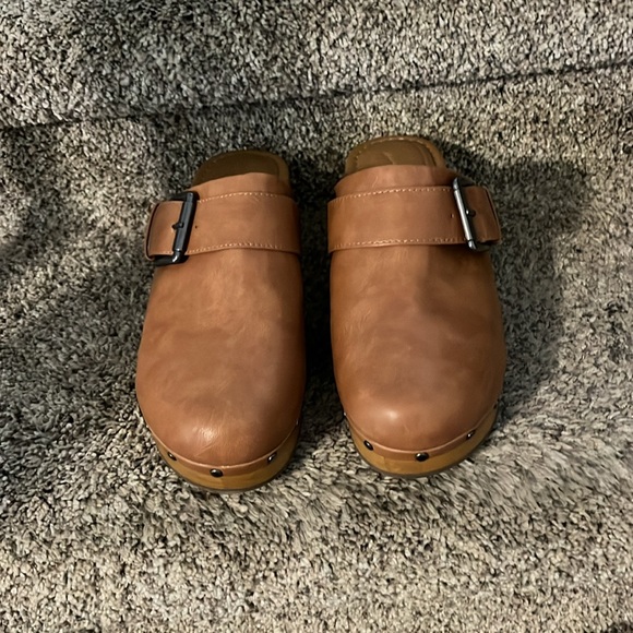 New Clog Shoes - Picture 6 of 6